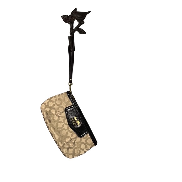 Coach Madison Horse & Carriage Pleated Op Art Wristlet Clutch — Classic Jacquard - Picture 3 of 14